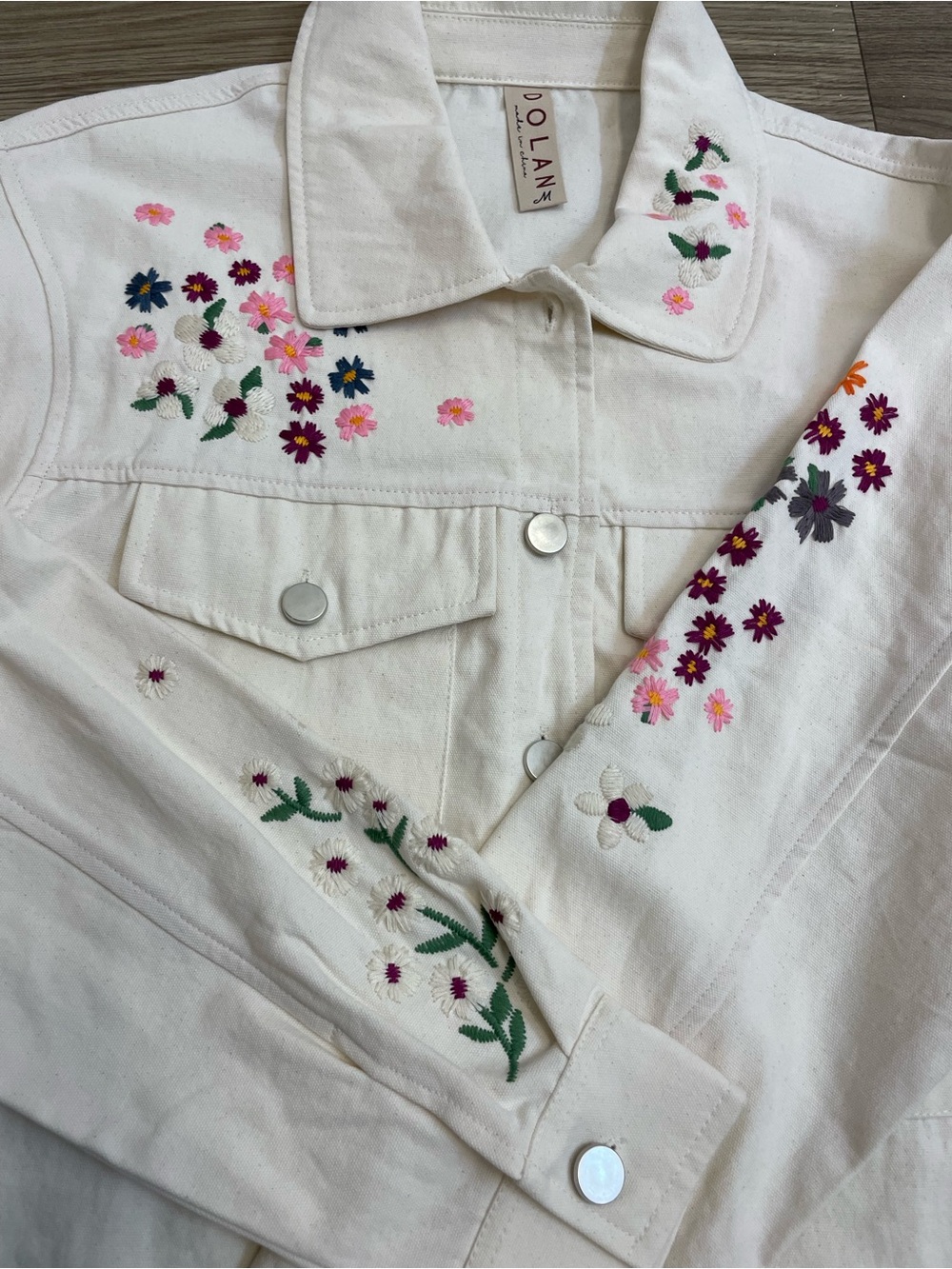 NEW Dolan Anthropologie Cream Floral Embroidered Denim Trucker Jacket - Picture 8 of 11